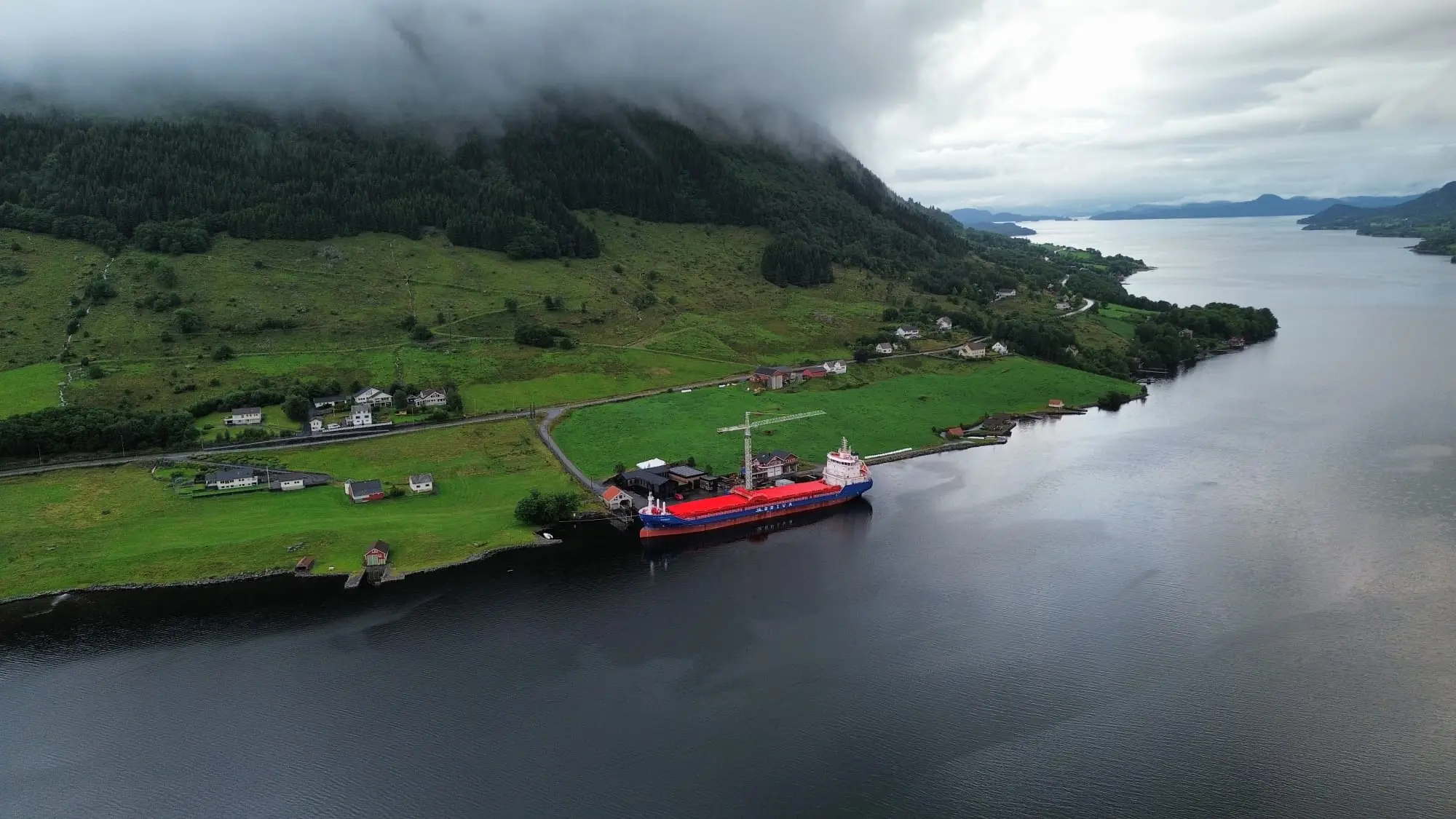 M/V Norsund: Nabrzeże armatora w głębi fiordu